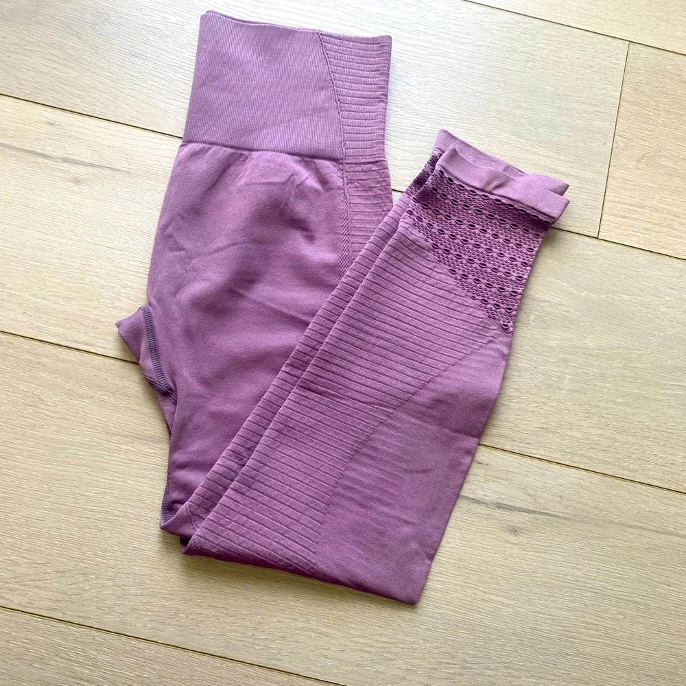Yoga Trendy, Yoga Leggings, Seamless Gym Leggings, High Waisted, New (L) - Picture 1 of 3